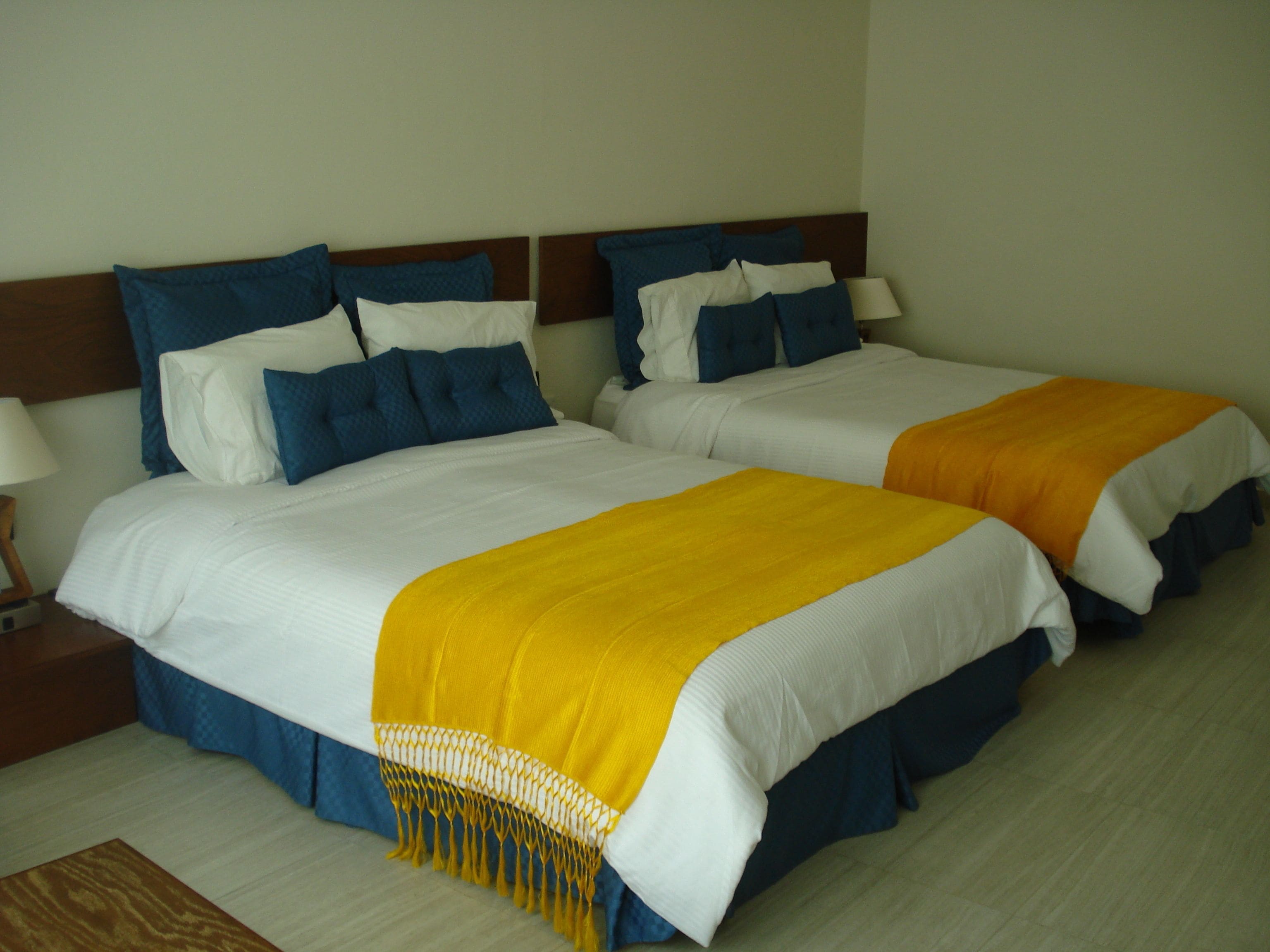 double room | in-room safe, iron/ironing board, free wifi, bed sheets