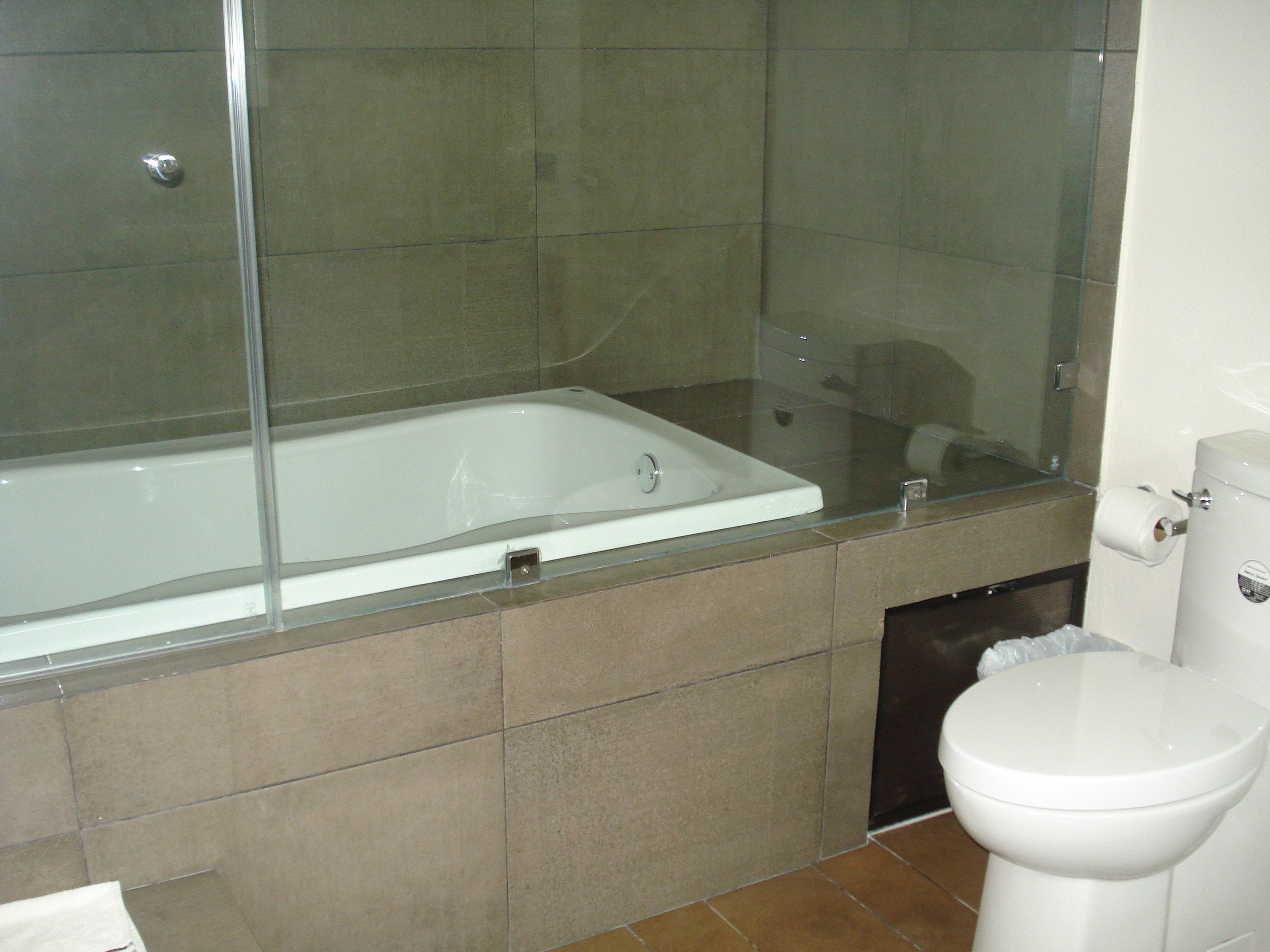 suite | bathroom | free toiletries, hair dryer, towels