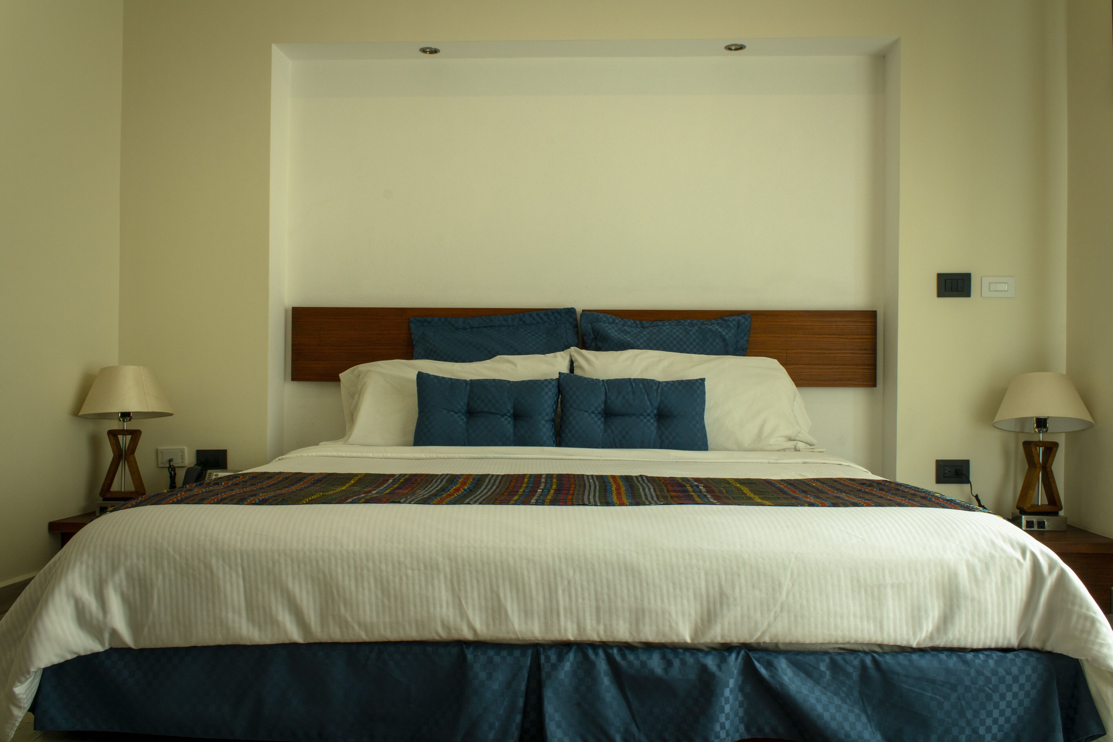 single room | in-room safe, iron/ironing board, free wifi, bed sheets