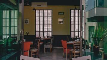 Se sirven desayunos, comidas y cenas