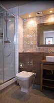 Habitación | Baño | Ducha, secador de pelo y toallas