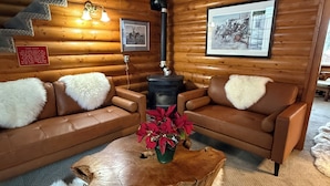 Lobby sitting area - Silver Fork Lodge and Restaurant (Brighton)