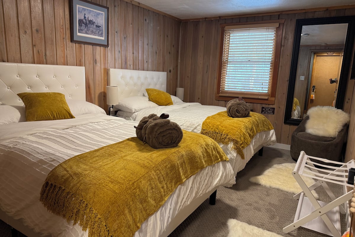 Deluxe Room, 2 Double Beds | Individually decorated, individually furnished, iron/ironing board