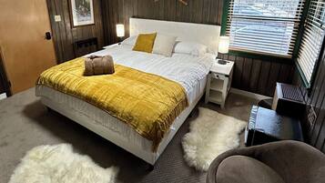 Habitación Deluxe, 1 cama King size | Decoración personalizada y muebles diferentes