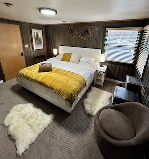 Deluxe-Zimmer, 1 King-Bett | Individuell dekoriert, individuell eingerichtet, Bügeleisen/Bügelbrett