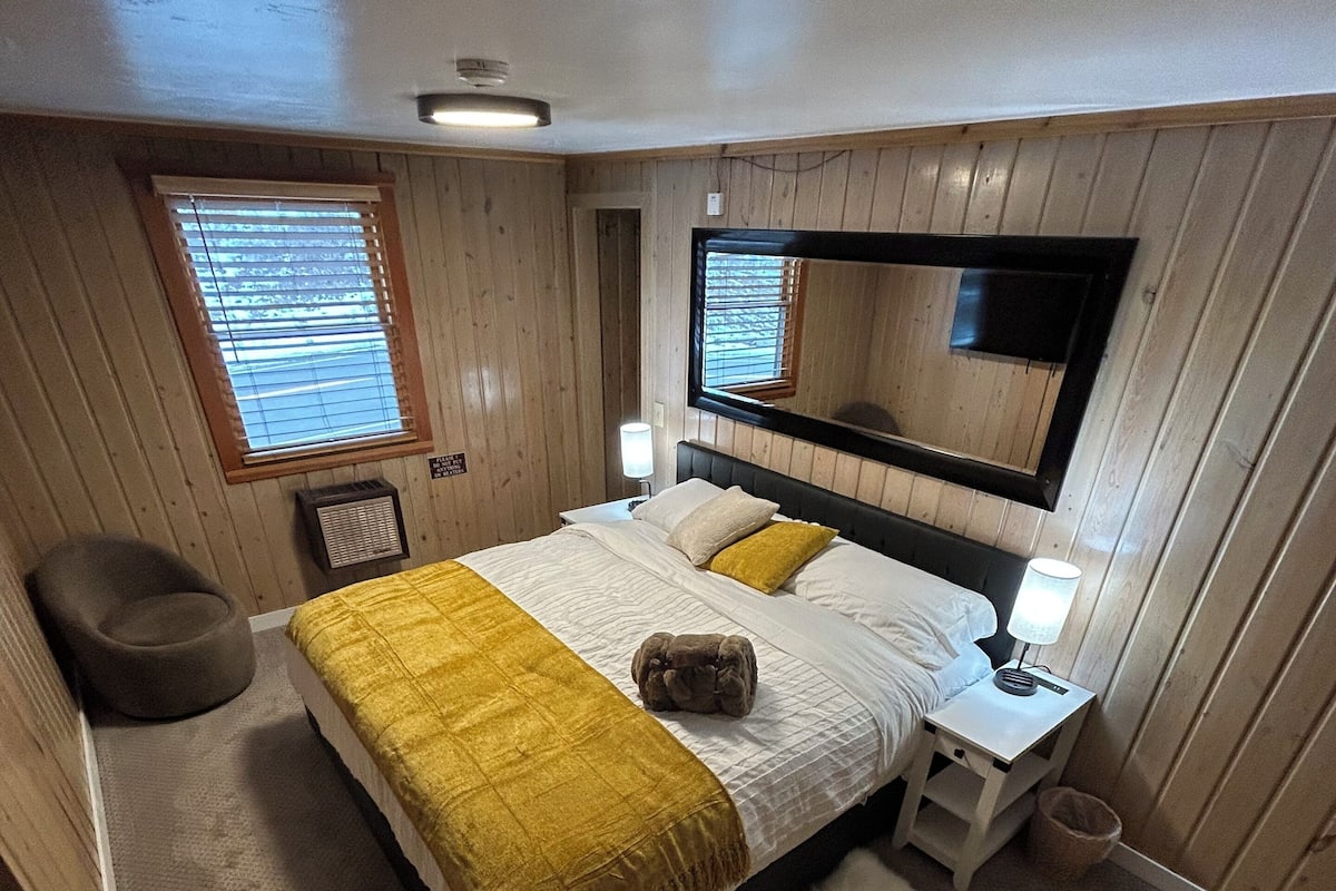 Individually decorated, individually furnished, iron/ironing board