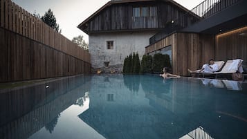 室內泳池、室外泳池