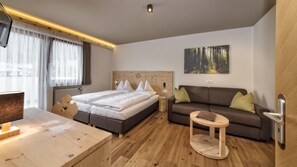 Caja de seguridad en la habitación, escritorio y cunas gratuitas 