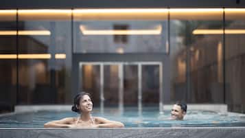 Piscina coperta, piscina all'aperto