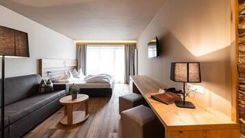 Doppia Superior | Una cassaforte in camera, una scrivania