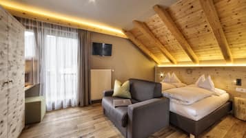Habitación doble estándar | Caja de seguridad en la habitación, escritorio y cunas gratuitas