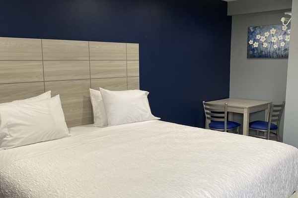 Single Queen Non Smoking | Blackout drapes, free WiFi, bed sheets