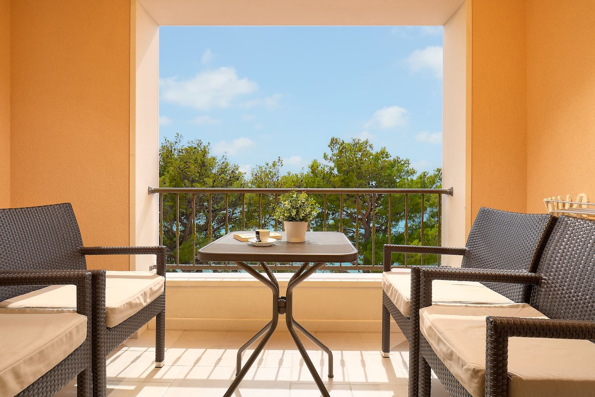 Suite superior, vista al mar | Terraza o patio