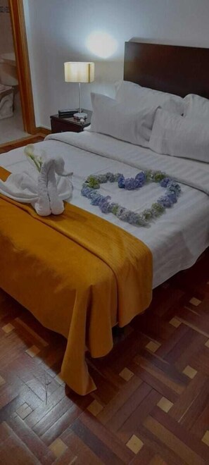 Executive Double Room | Premium bedding, down comforters, minibar, in-room safe - Casa Coliving Day 121  (Bogotá)