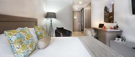 Biancheria da letto di alta qualità, materassi Select Comfort, minibar