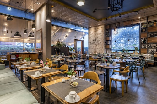 100 Luxury Suites by Preferred