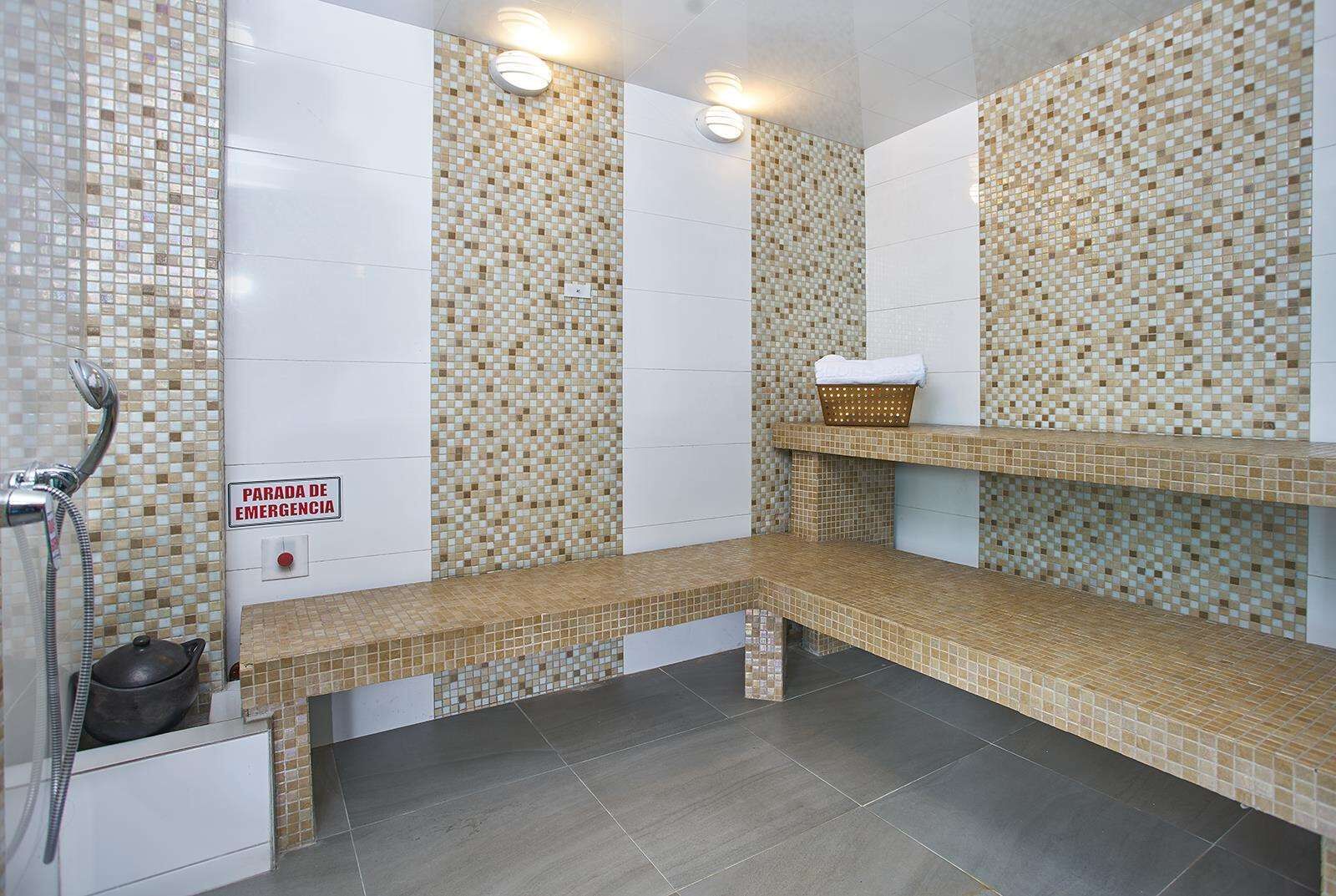 turkish bath/hammam, deep-tissue massages, sports massages, massages