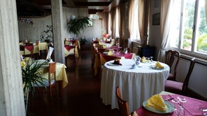 Breakfast, lunch and dinner served - Hotel Vittoria (Monte Argentario)