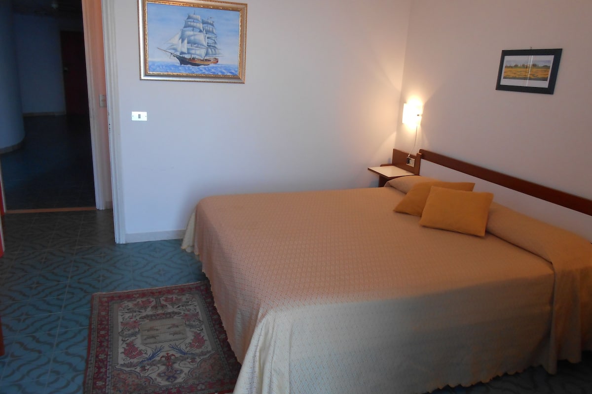 Minibar, in-room safe, cots/infant beds, free WiFi