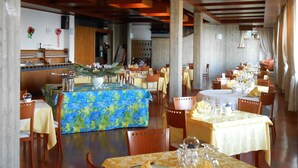 Café da manhã, almoço e jantar