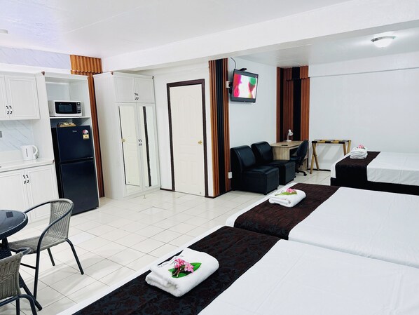 Desk, laptop workspace, soundproofing, iron/ironing board - Moatoga Hotel (Apia)