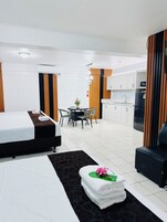 舒适四人房, 独立浴室, 山景 | 办公桌、笔记本电脑工作区、隔音、熨斗/熨衣板