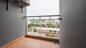 Deluxe Triple Room | Balcony - Curve Boutique Pattaya (Pattaya)
