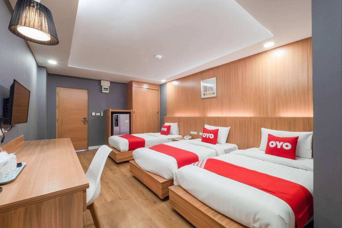 Deluxe Triple Room | In-room safe, desk, free WiFi, bed sheets