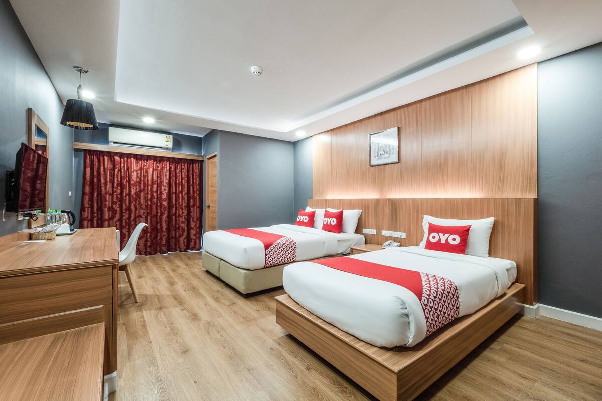 Deluxe Twin Room | In-room safe, desk, free WiFi, bed sheets