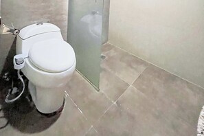 Triple Room | Living area - Gervasia Hotel Makati (Makati)