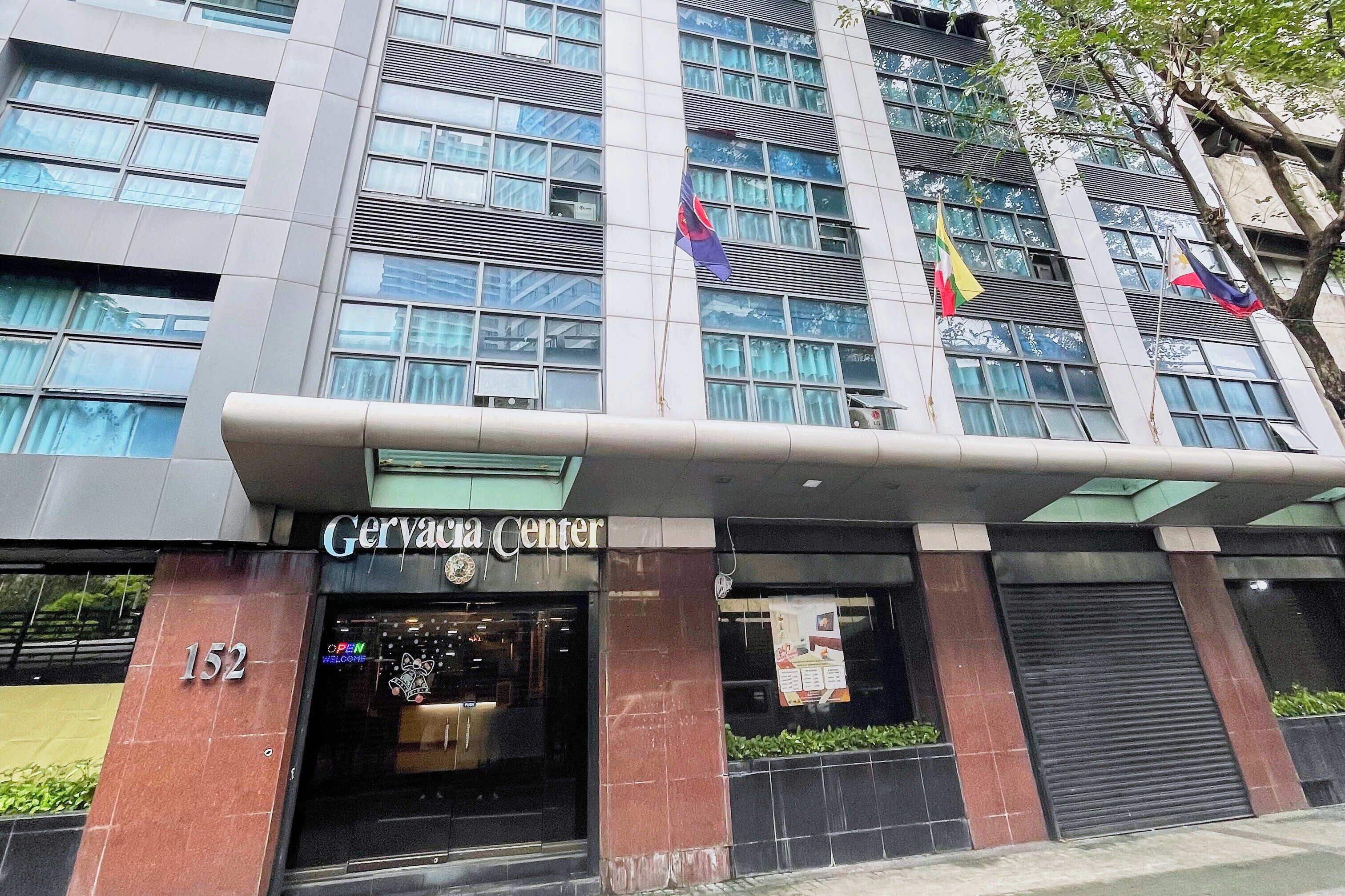 A building with the sign 'Gerya Center' and the number '152' on the facade.