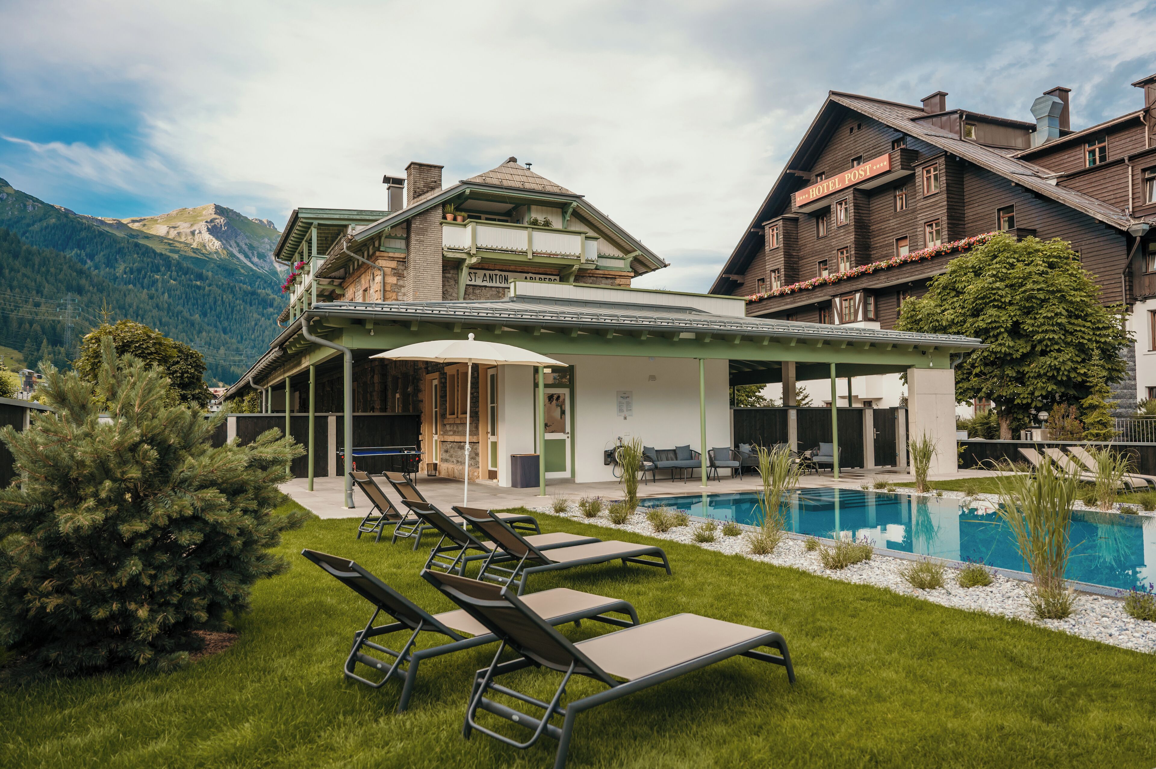 Indoor pool, seasonal outdoor pool, pool umbrellas, sun loungers