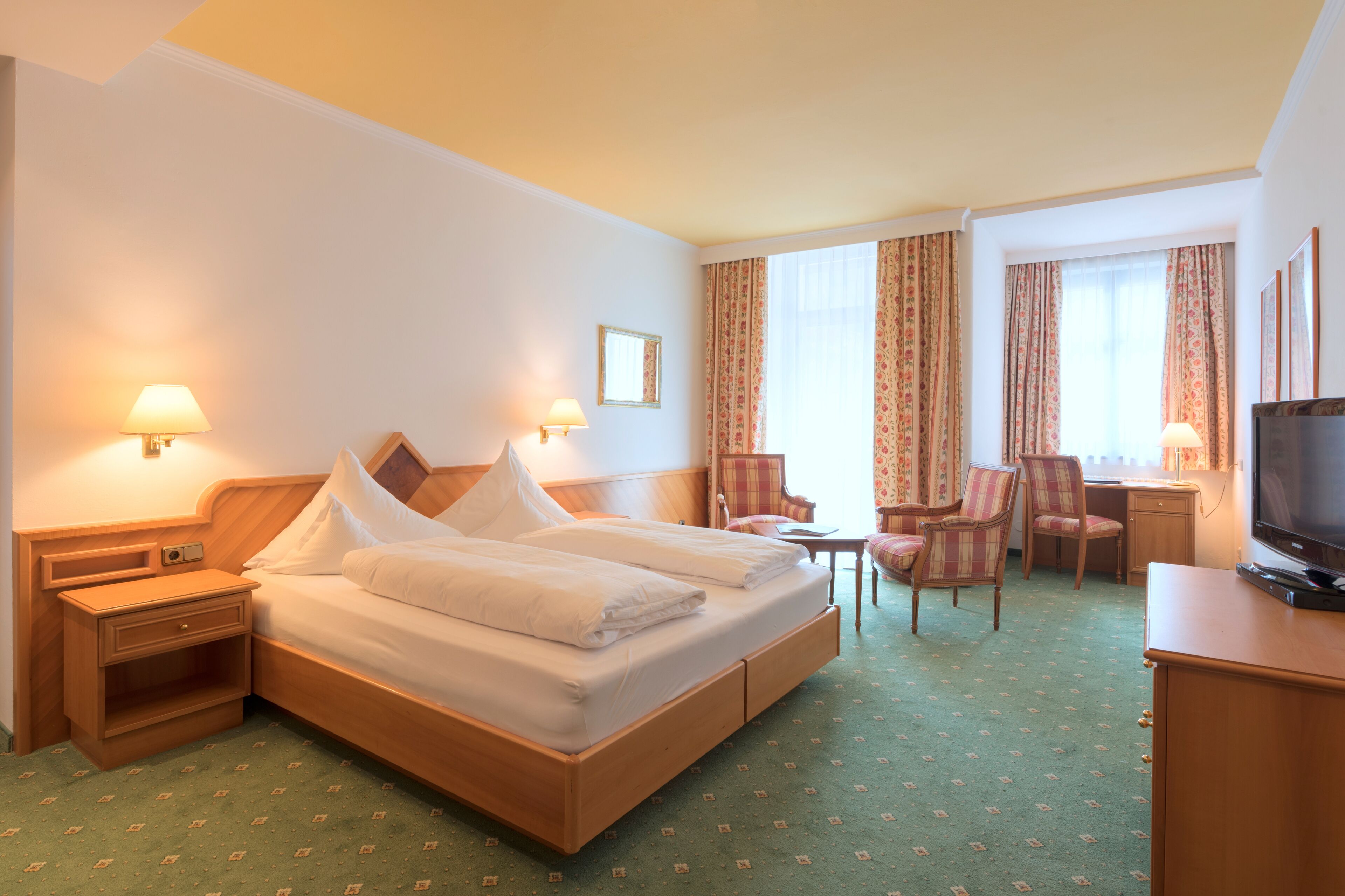 Habitación estándar doble | Minibar, caja fuerte, tabla de planchar con plancha y wifi gratis