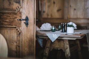 2 restaurants, Regional cuisine - Hotel Post (Sankt Anton am Arlberg)