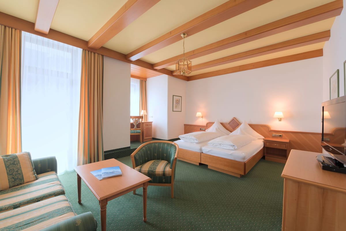 Minibar, in-room safe, iron/ironing board, free WiFi