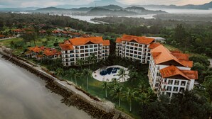 A resort with multiple buildings, a swimming pool, and a beach. - Borneo Beach Villa & Suite (Kota Kinabalu)