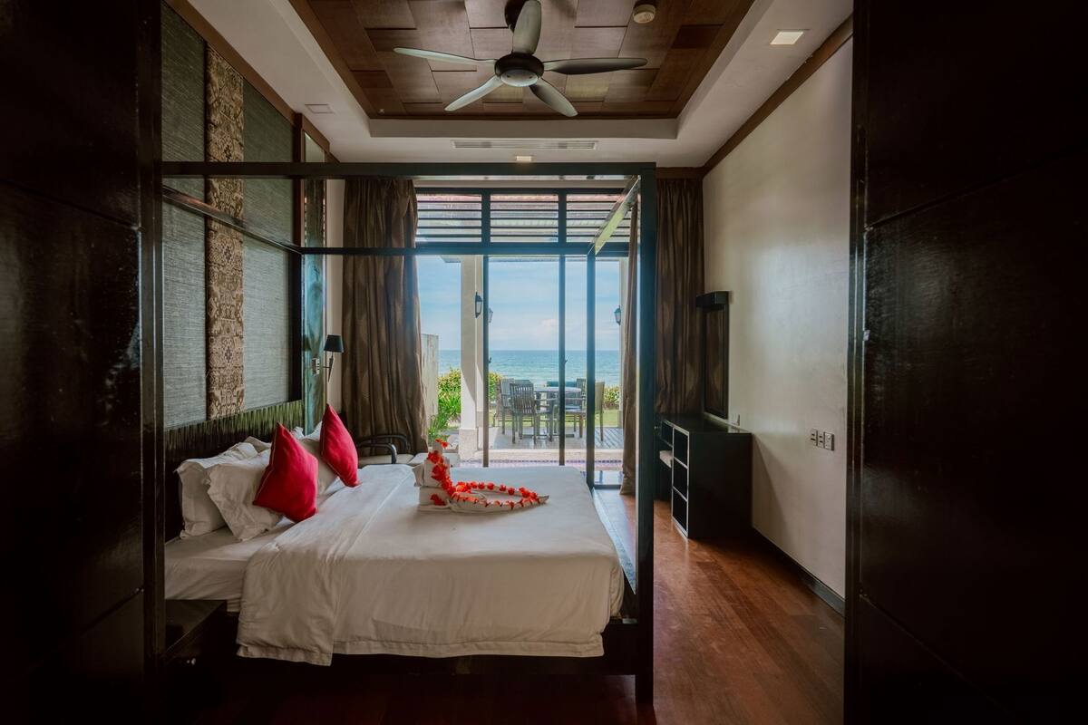 2 bedrooms, Frette Italian sheets, premium bedding, in-room safe