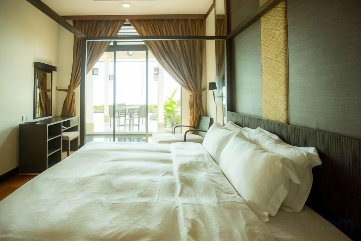 2 bedrooms, Frette Italian sheets, premium bedding, in-room safe