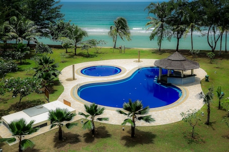 2 piscinas al aire libre