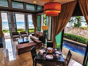 Vil·la, 2 dormitoris, primera línia de platja (Pool) | Sala d'estar | Televisor LED de 40 polzades amb canals per satèl·lit i televisor 