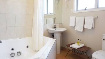 Studio With Spa Bath (2Q) | Bathroom | Shower, free toiletries, hair dryer, towels
