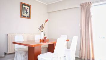 Superior Family Unit (2Q + 3S) | In-room dining