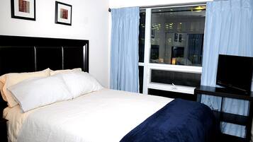 Executive Suite | 2 bedrooms, premium bedding, pillowtop beds, free minibar