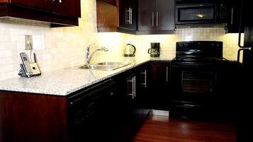 Executive Suite | Private kitchen | Full-size fridge, microwave, oven, stovetop