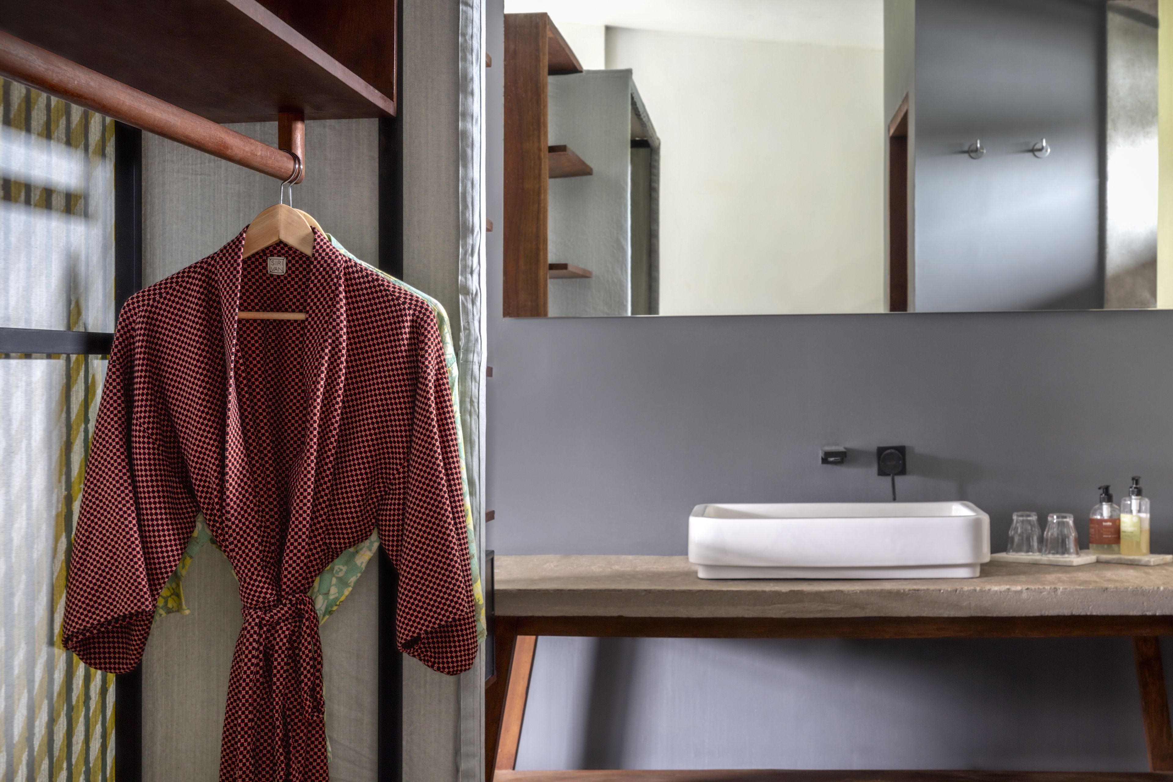 superior room, 1 bedroom, non smoking | bathroom | shower, rainfall showerhead, free toiletries, hair dryer