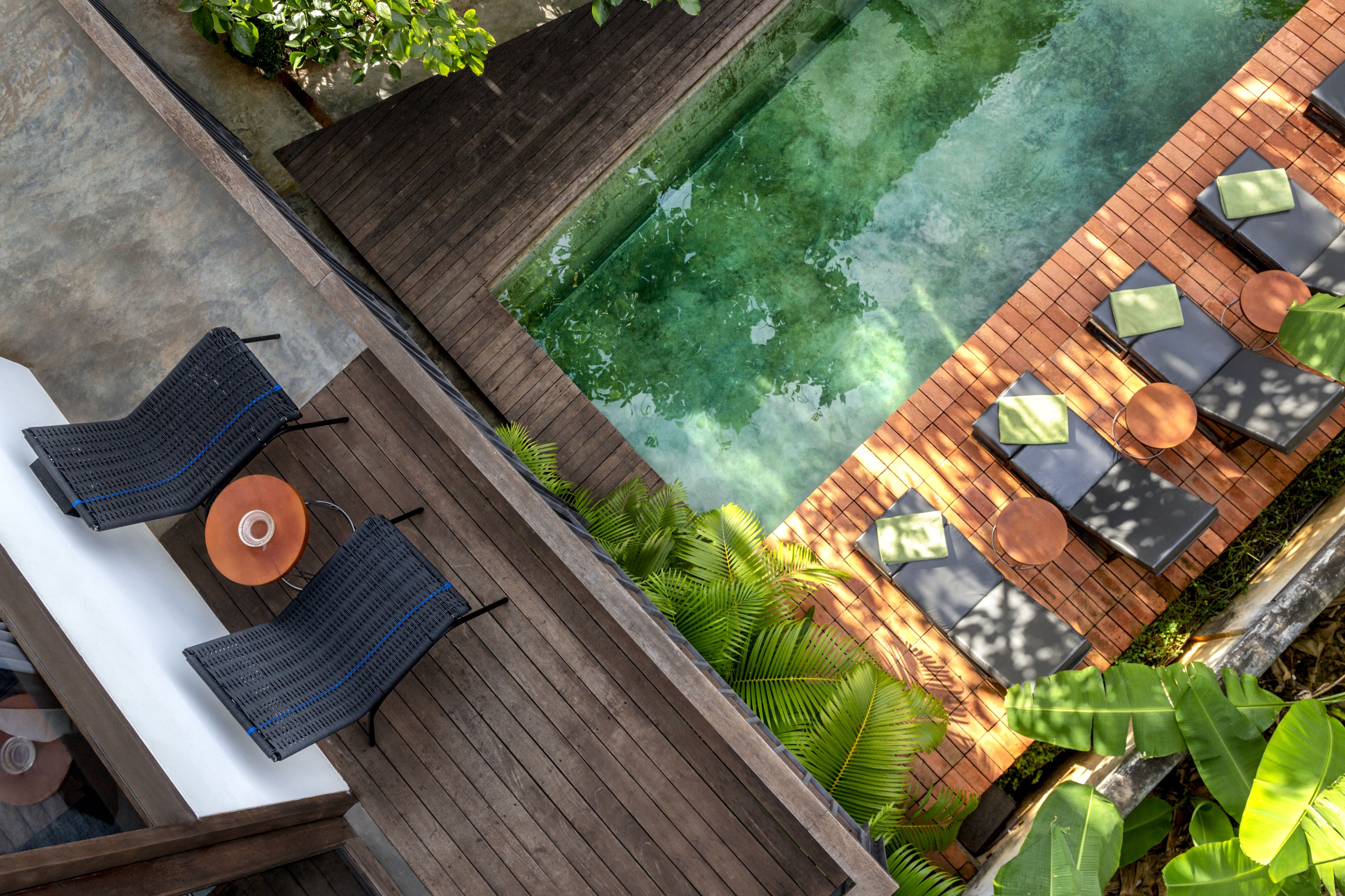 Deluxe Room | Outdoor pool