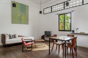 Apartment, Balcony | Living room | 32-inch flat-screen TV with cable channels, TV - Pages Rooms (Siem Reap)