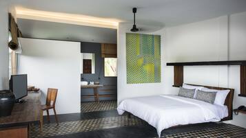 Deluxe Room | Premium bedding, minibar, in-room safe, individually decorated