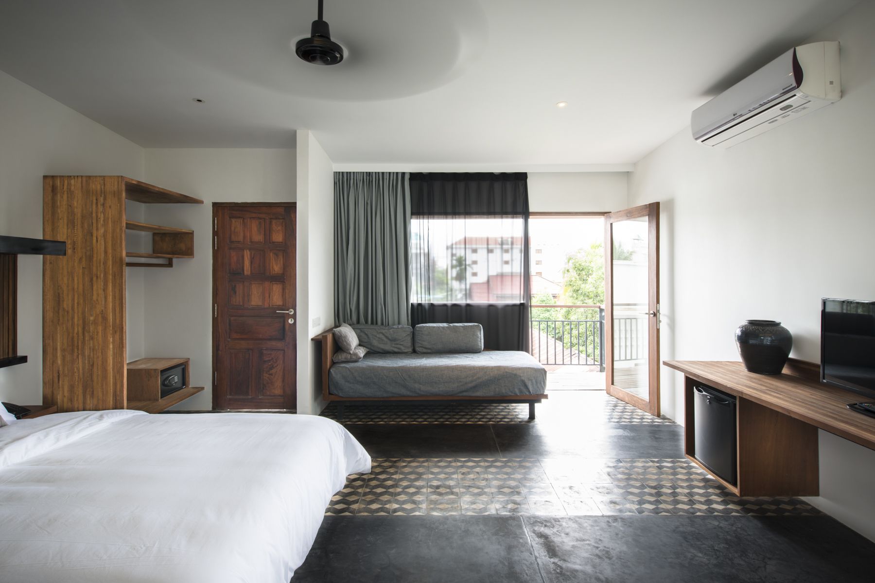 deluxe room | premium bedding, minibar, in-room safe, individually decorated