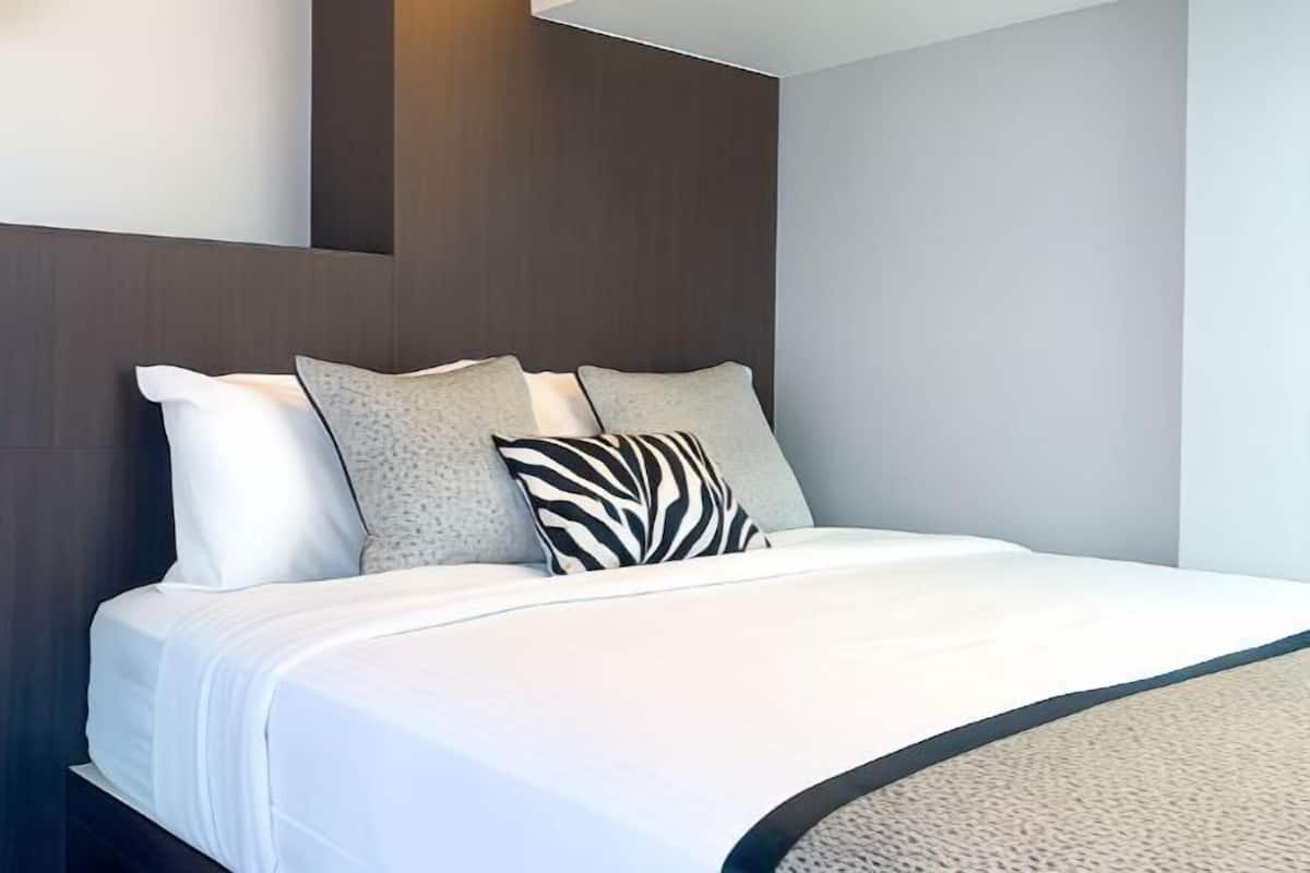 In-room safe, desk, laptop workspace, iron/ironing board